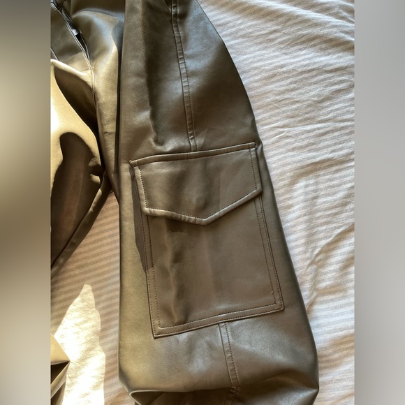 Wilfred aritzia synthetic leather modern cargo pants - Picture 4 of 11